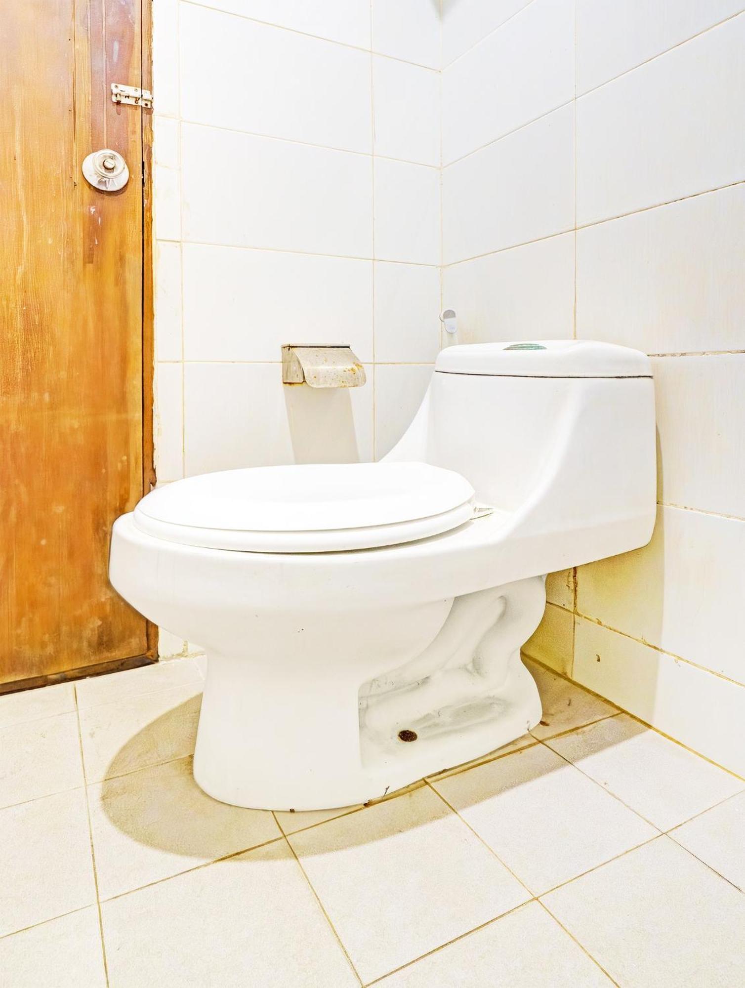 Oyo 1081 Allson City Hotel Макасар Экстерьер фото