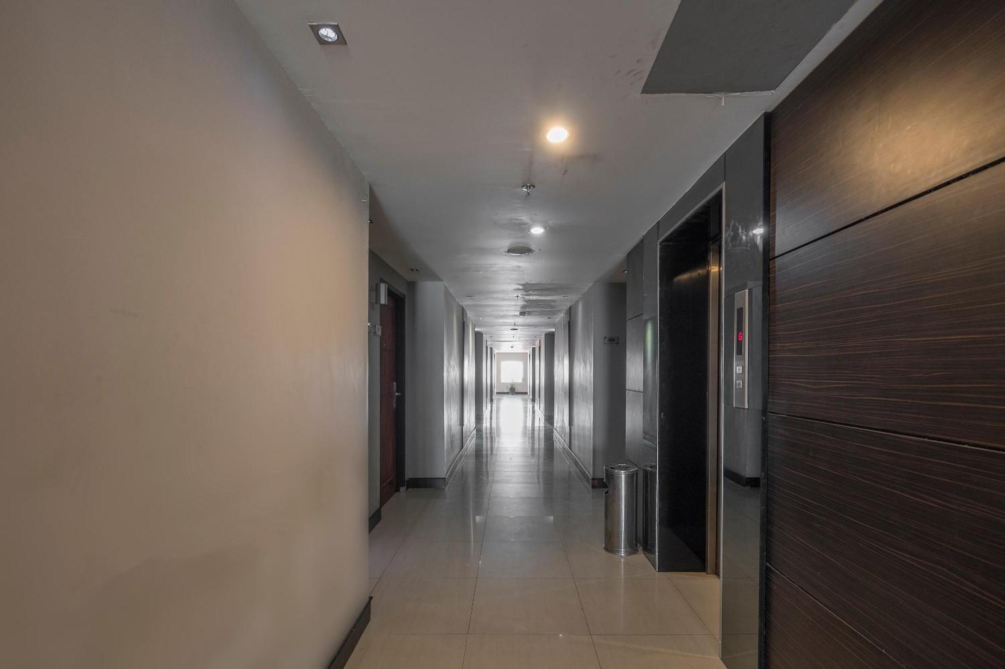 Oyo 1081 Allson City Hotel Макасар Экстерьер фото