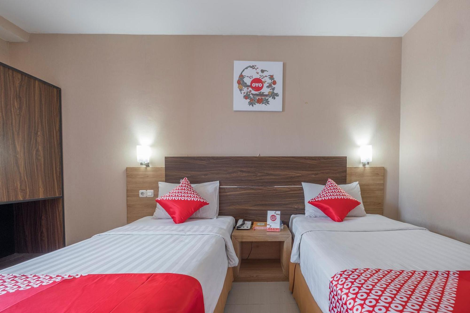 Oyo 1081 Allson City Hotel Макасар Экстерьер фото