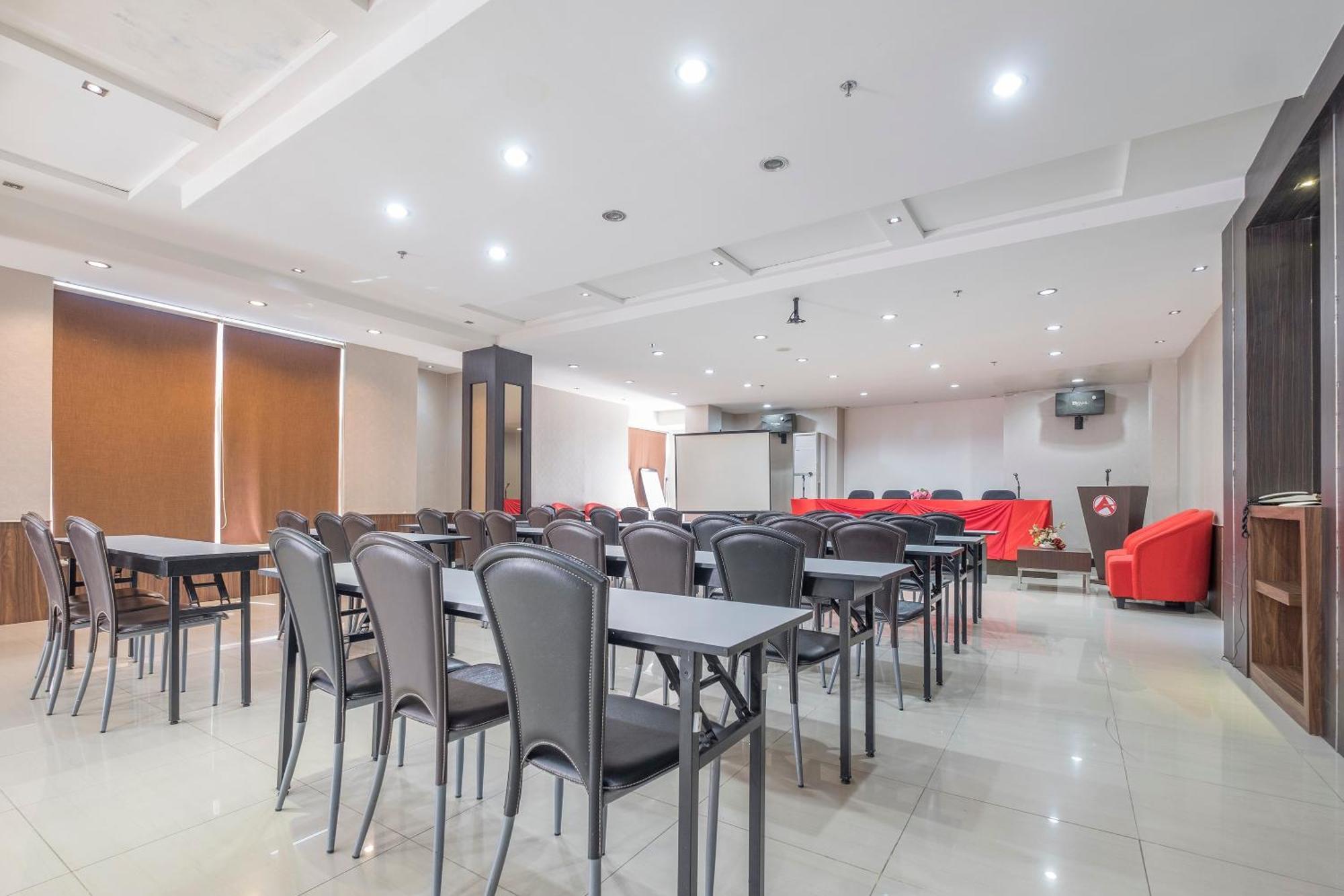 Oyo 1081 Allson City Hotel Макасар Экстерьер фото