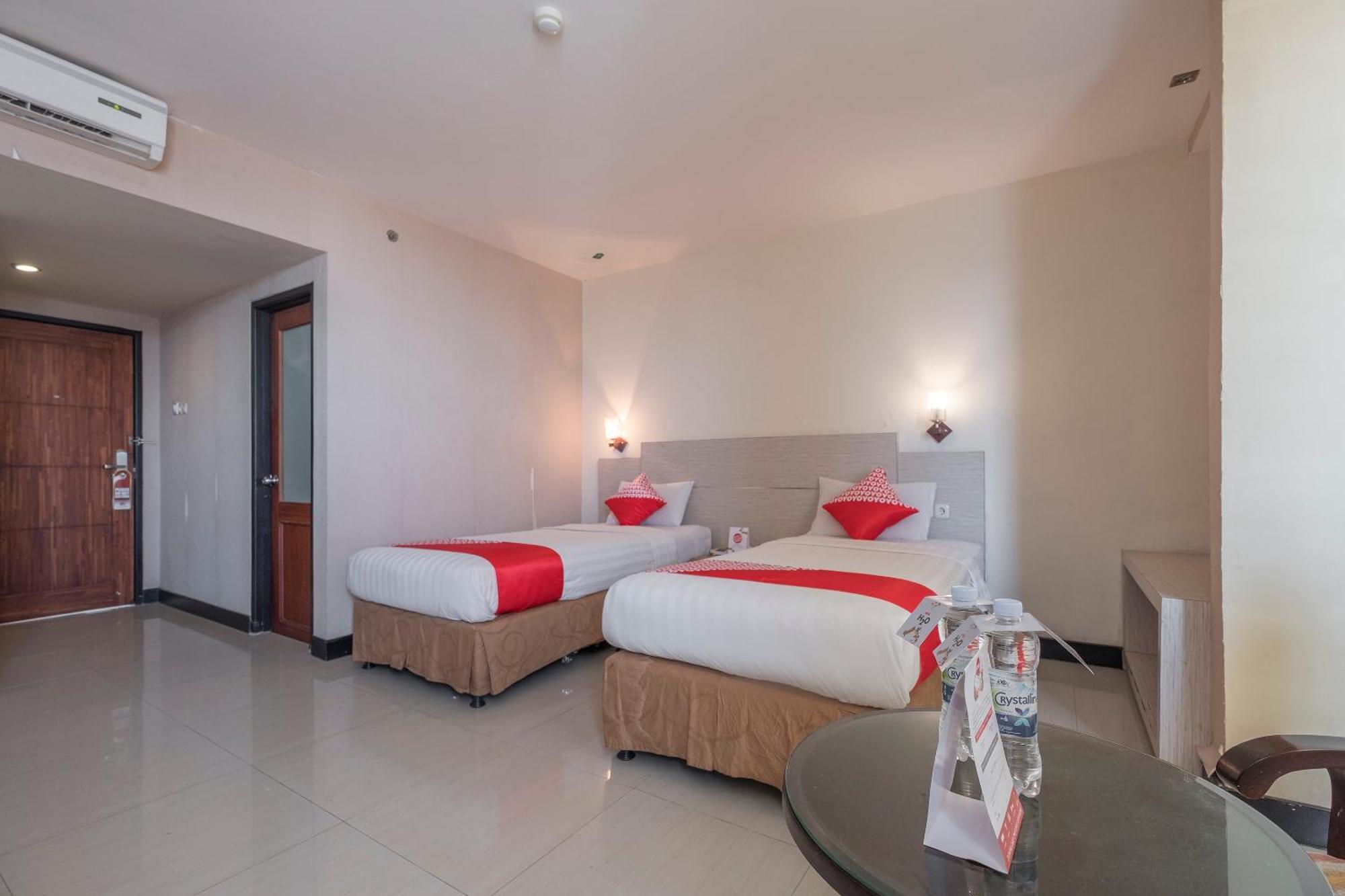 Oyo 1081 Allson City Hotel Макасар Экстерьер фото
