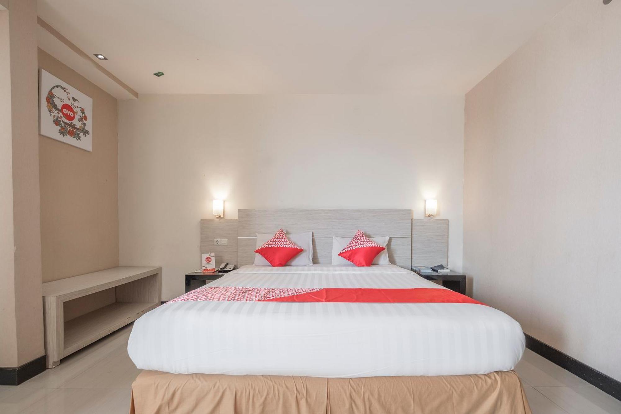 Oyo 1081 Allson City Hotel Макасар Экстерьер фото