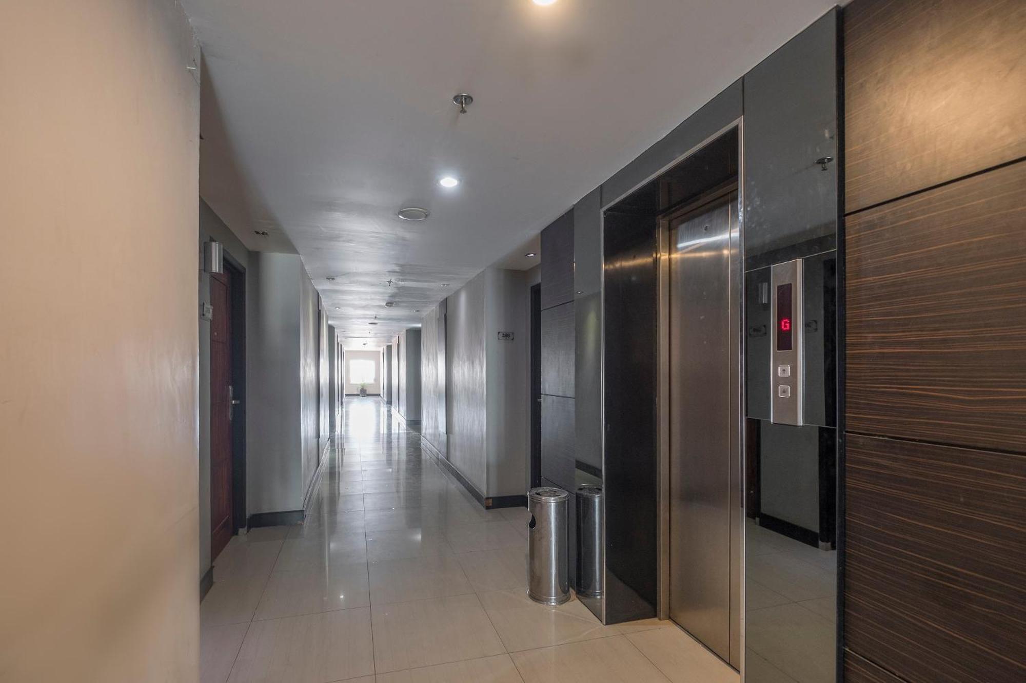 Oyo 1081 Allson City Hotel Макасар Экстерьер фото