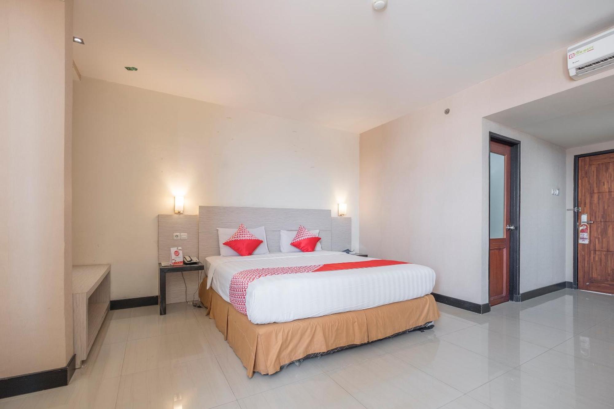 Oyo 1081 Allson City Hotel Макасар Экстерьер фото