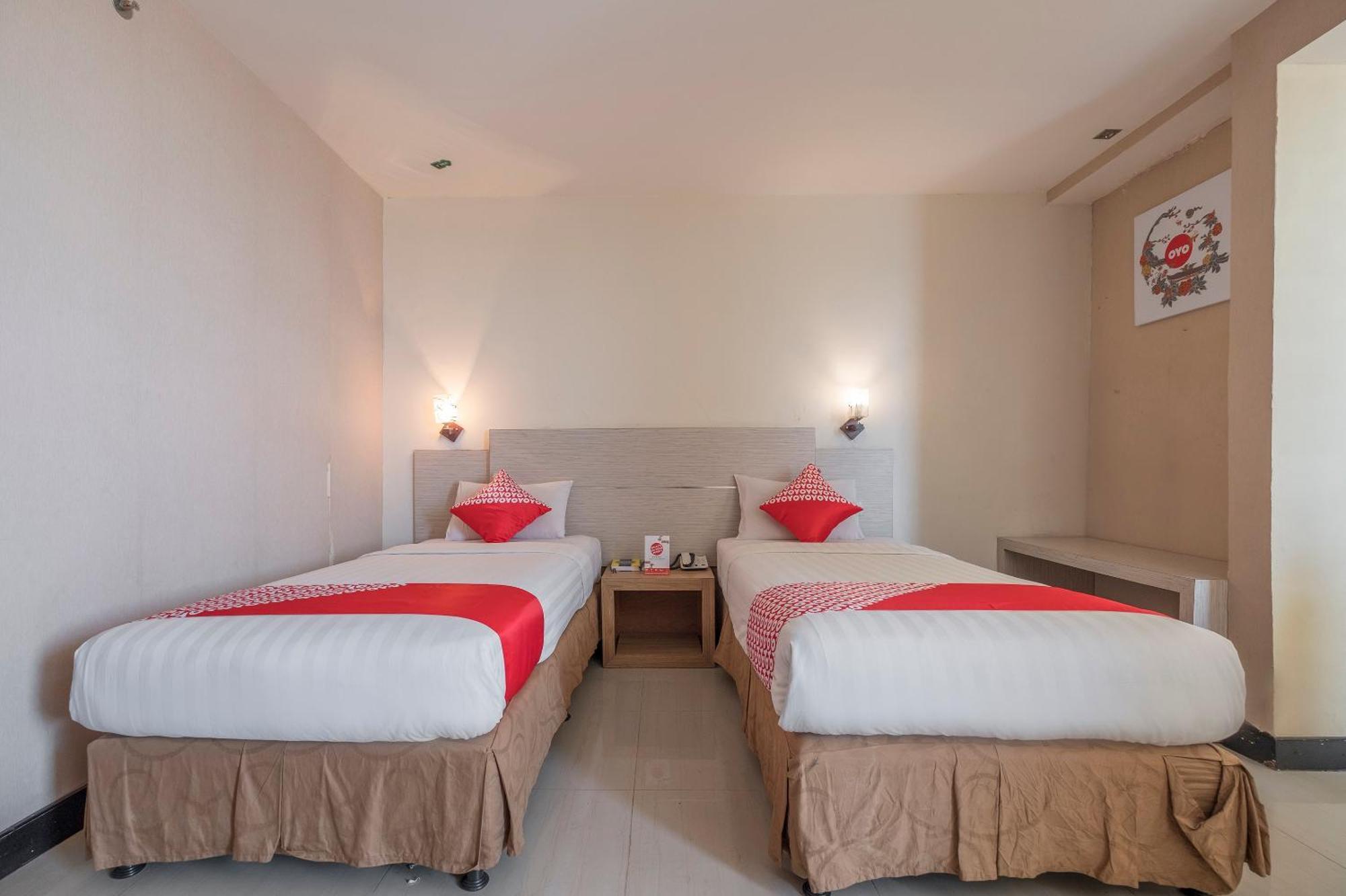 Oyo 1081 Allson City Hotel Макасар Экстерьер фото