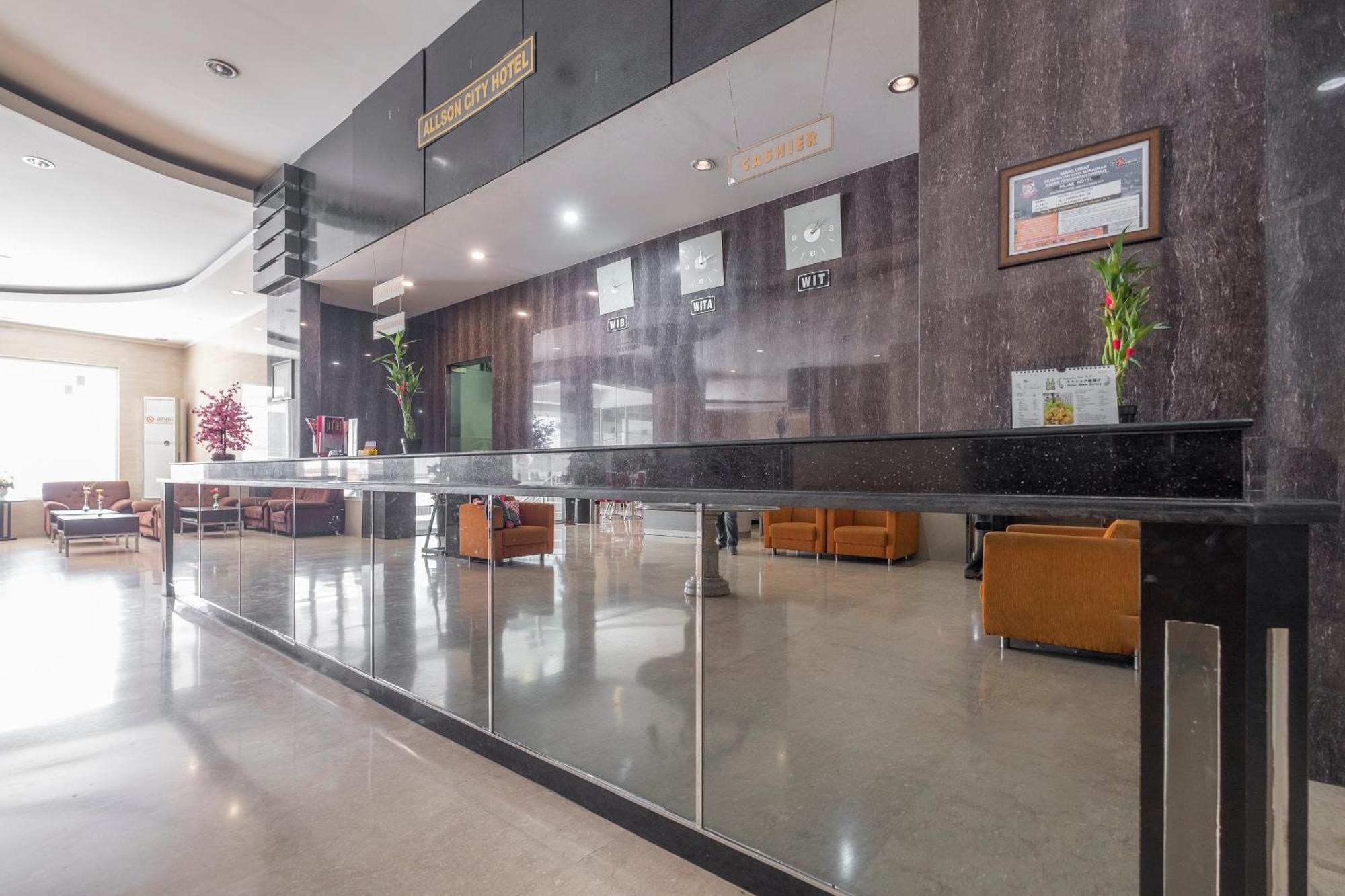 Oyo 1081 Allson City Hotel Макасар Экстерьер фото