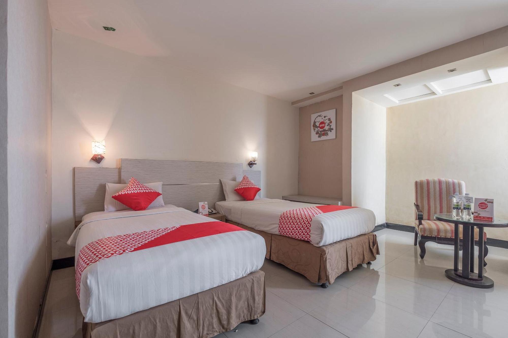 Oyo 1081 Allson City Hotel Макасар Экстерьер фото