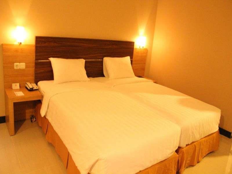 Oyo 1081 Allson City Hotel Макасар Экстерьер фото