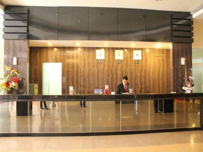 Oyo 1081 Allson City Hotel Макасар Экстерьер фото